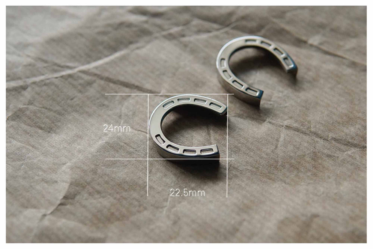 Horse Shoe Wallet Closure